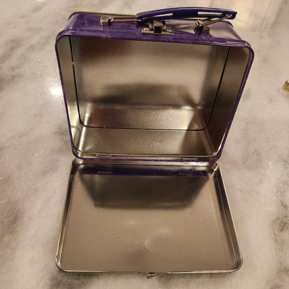 Vintage Disney's Winnie the Pooh Metal Lunchbox Tin - Picture 5 of 6